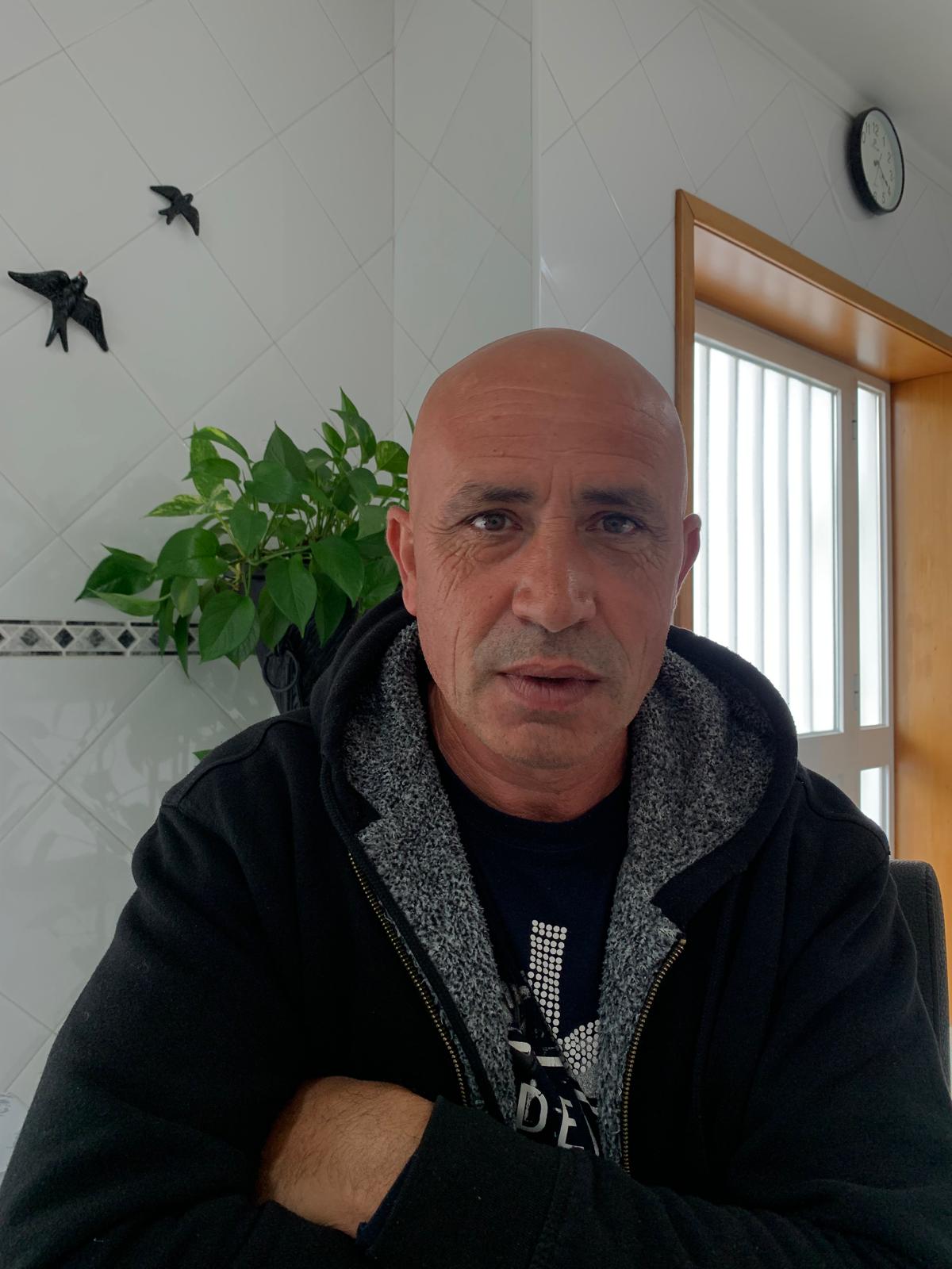 Imagem 4 : Fernando Gomes, 56 anos, Natural de Barcelos, não se lembra muito do dia 25 de abril, mas sim das necessidades que a sua família passava, apesar de naquela altura ser considerada uma família bastante abastada. Juliana Gomes/ Barcelos/ 2024