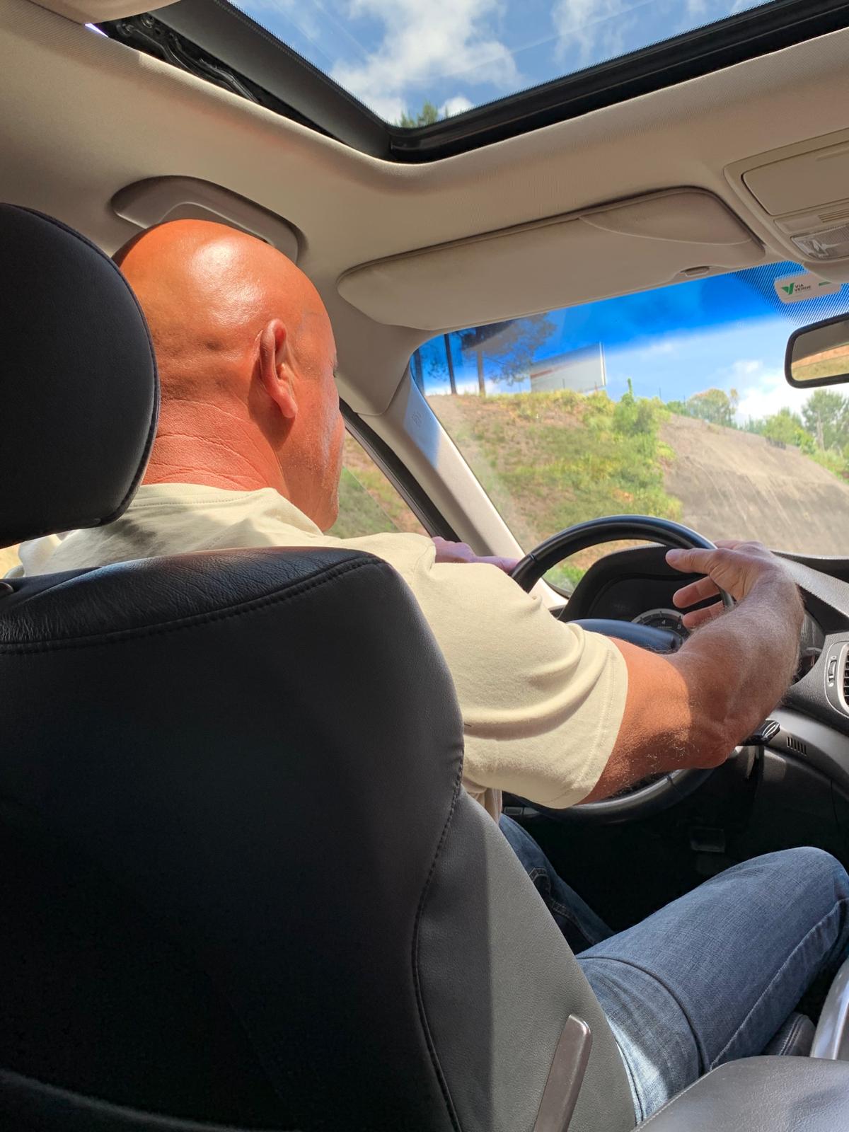 Imagem 5: Fernando Gomes, no seu passatempo favorito que é conduzir/ Juliana Gomes/ Barcelos/2024